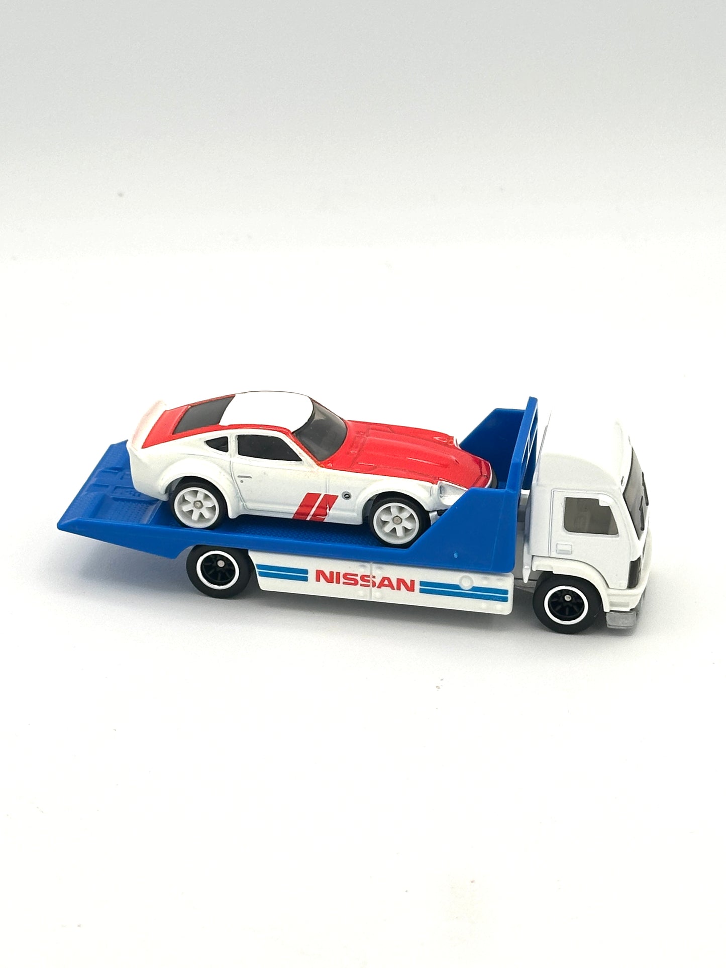 Nissan Historics Premium Diorama - Fairlady Z, Bluebird 510 Wagon, Laurel 2000 GSX