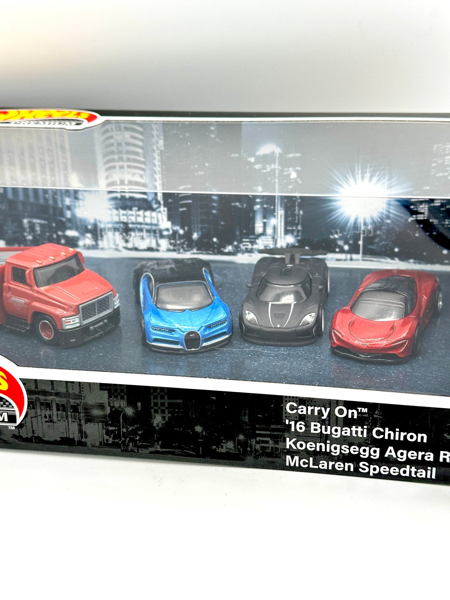 Carry On Diorama Set - Bugatti Chiron Koenigsegg Agera McLaren Speedtail