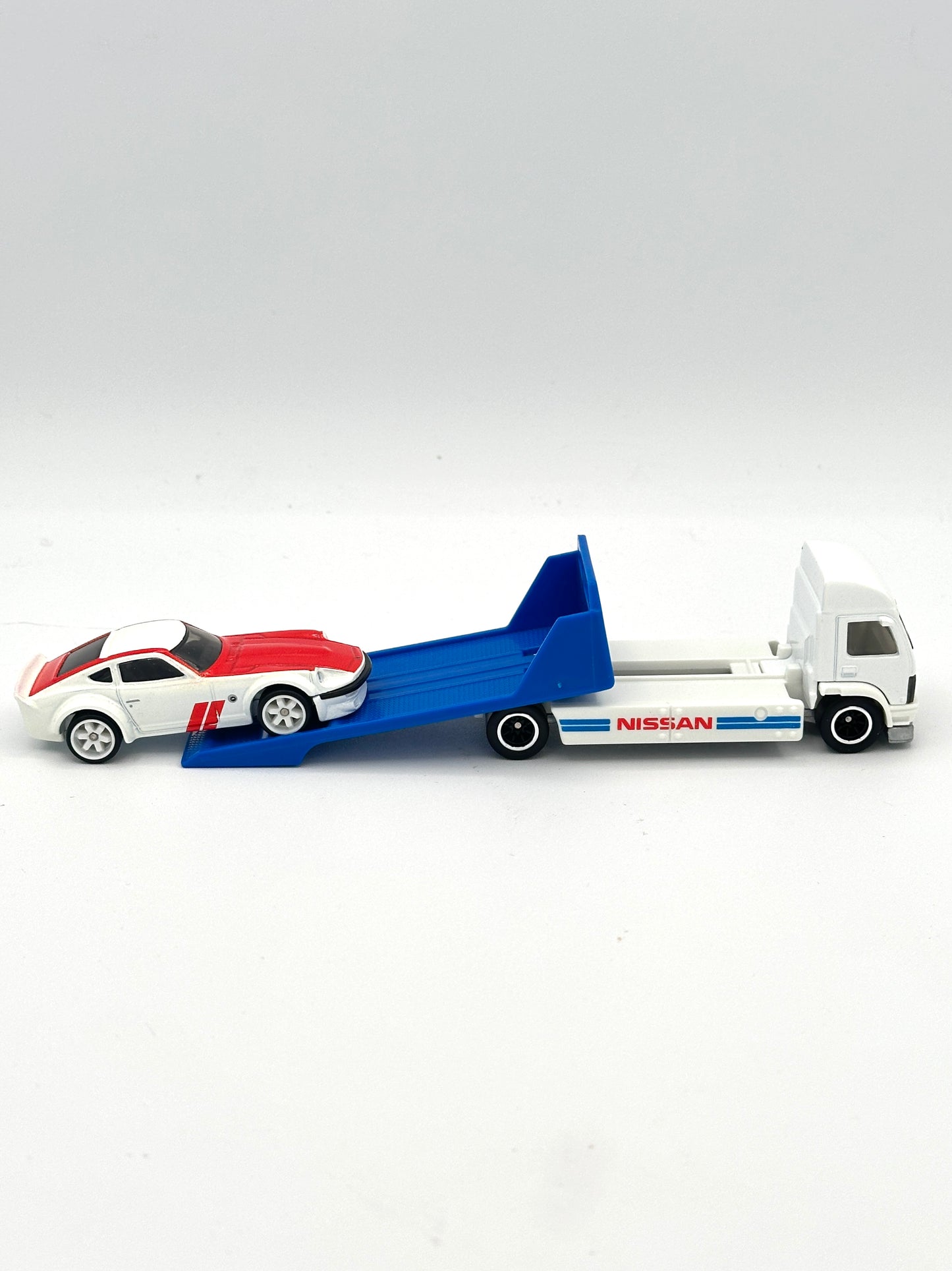 Nissan Historics Premium Diorama - Fairlady Z, Bluebird 510 Wagon, Laurel 2000 GSX