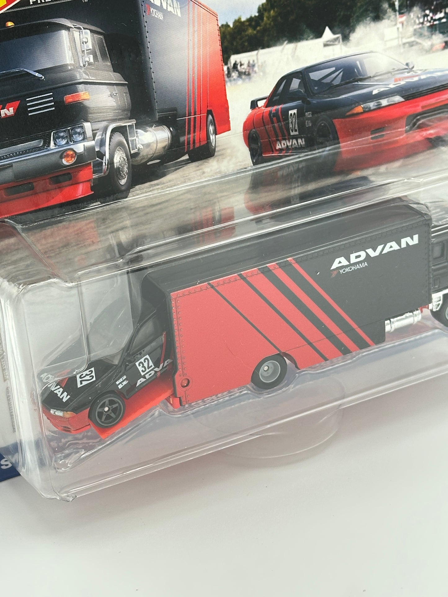 Team Transport Advan Skyline GT R32 and Sakura Sprinter